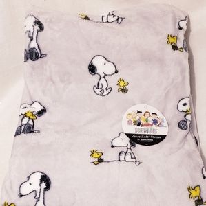 Berkshire Peanuts Snoopy Blanket